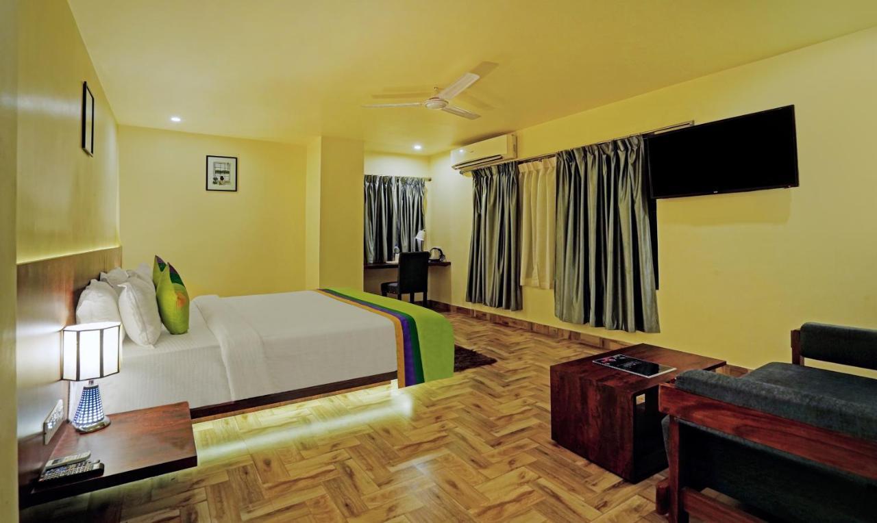 Treebo Golden Nest Hotel Bhuvanesvar Kültér fotó