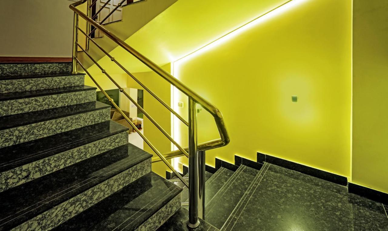 Treebo Golden Nest Hotel Bhuvanesvar Kültér fotó