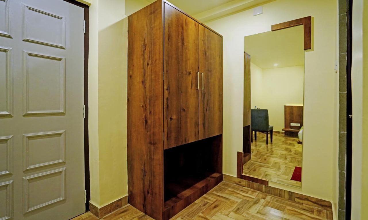Treebo Golden Nest Hotel Bhuvanesvar Kültér fotó