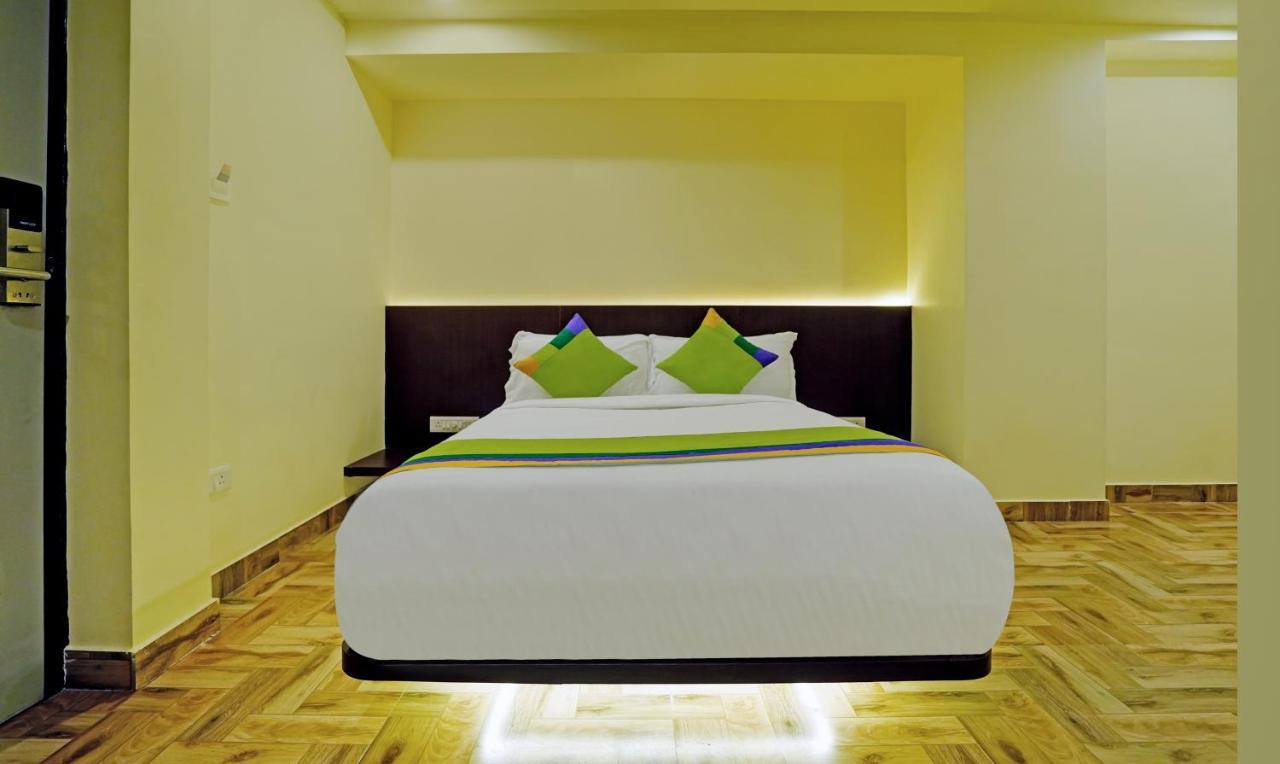 Treebo Golden Nest Hotel Bhuvanesvar Kültér fotó