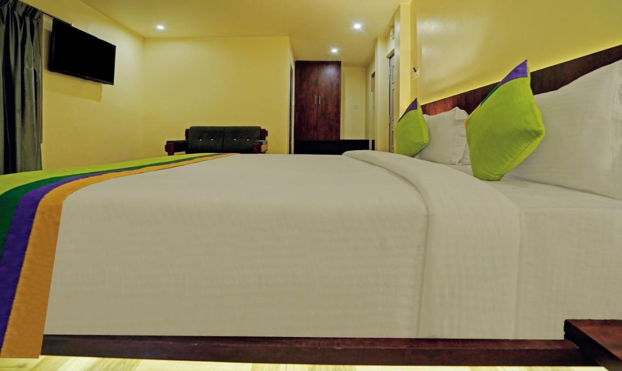 Treebo Golden Nest Hotel Bhuvanesvar Kültér fotó