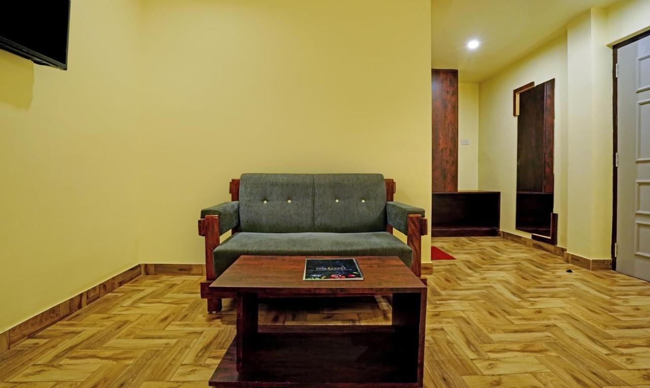 Treebo Golden Nest Hotel Bhuvanesvar Kültér fotó